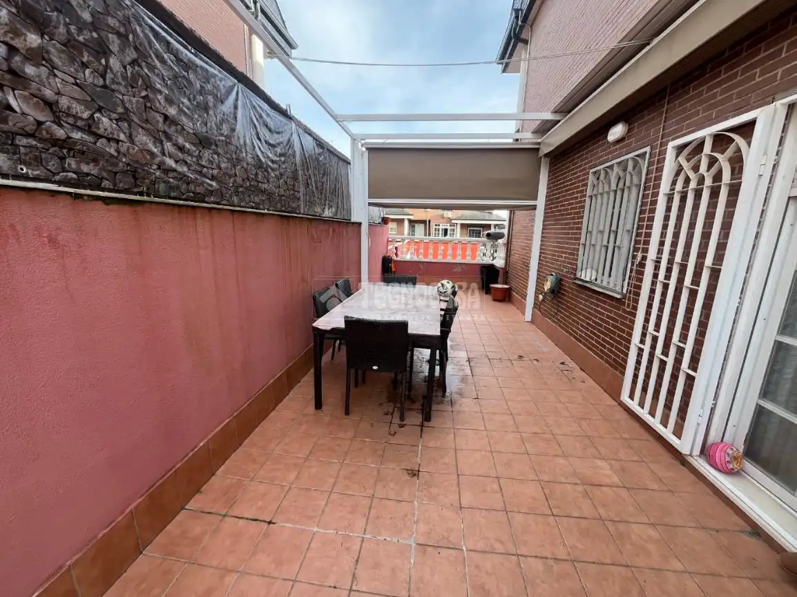 Casa adosada en venta en Moraleja de Enmedio