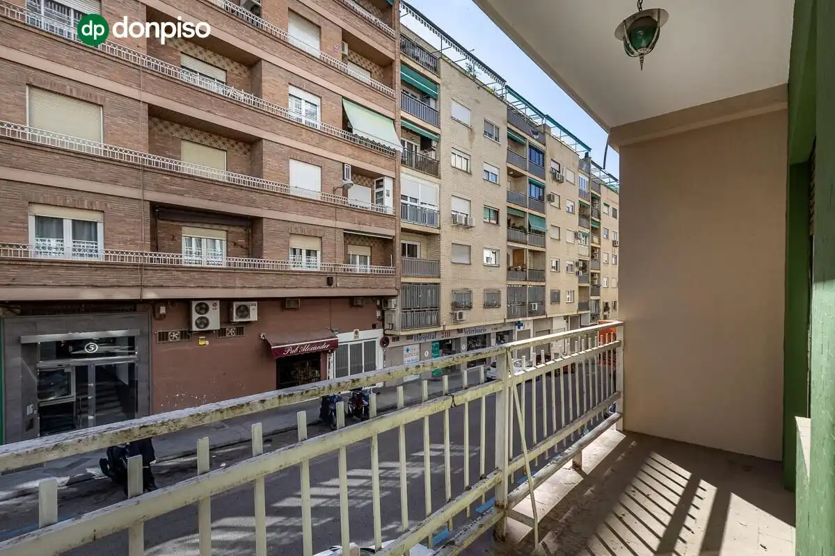 Außenansicht von Wohnung zum Verkauf in Granada