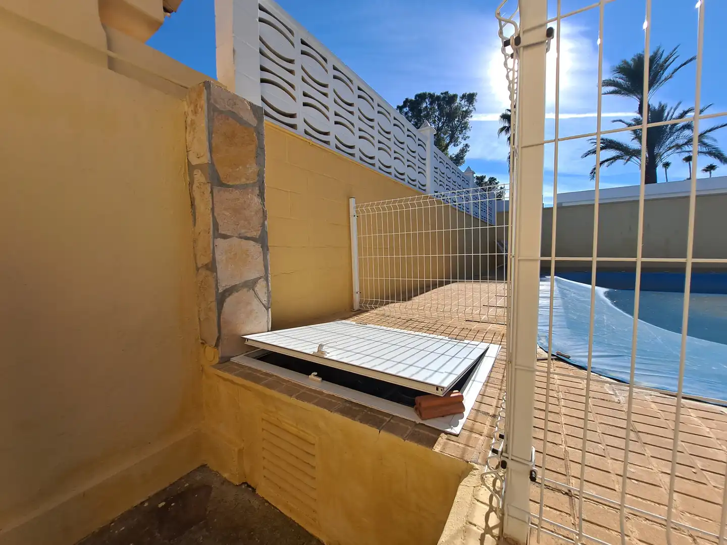 Vista exterior de Casa o xalet en venda en L'Eliana amb Aire condicionat, Calefacció i Jardí privat