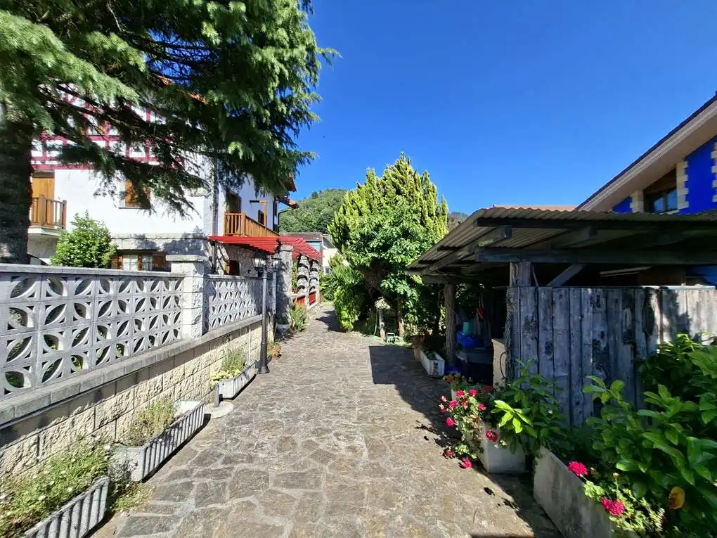 Vista exterior de Casa adosada en venta en Markina-Xemein con Calefacción, Jardín privado y Amueblado