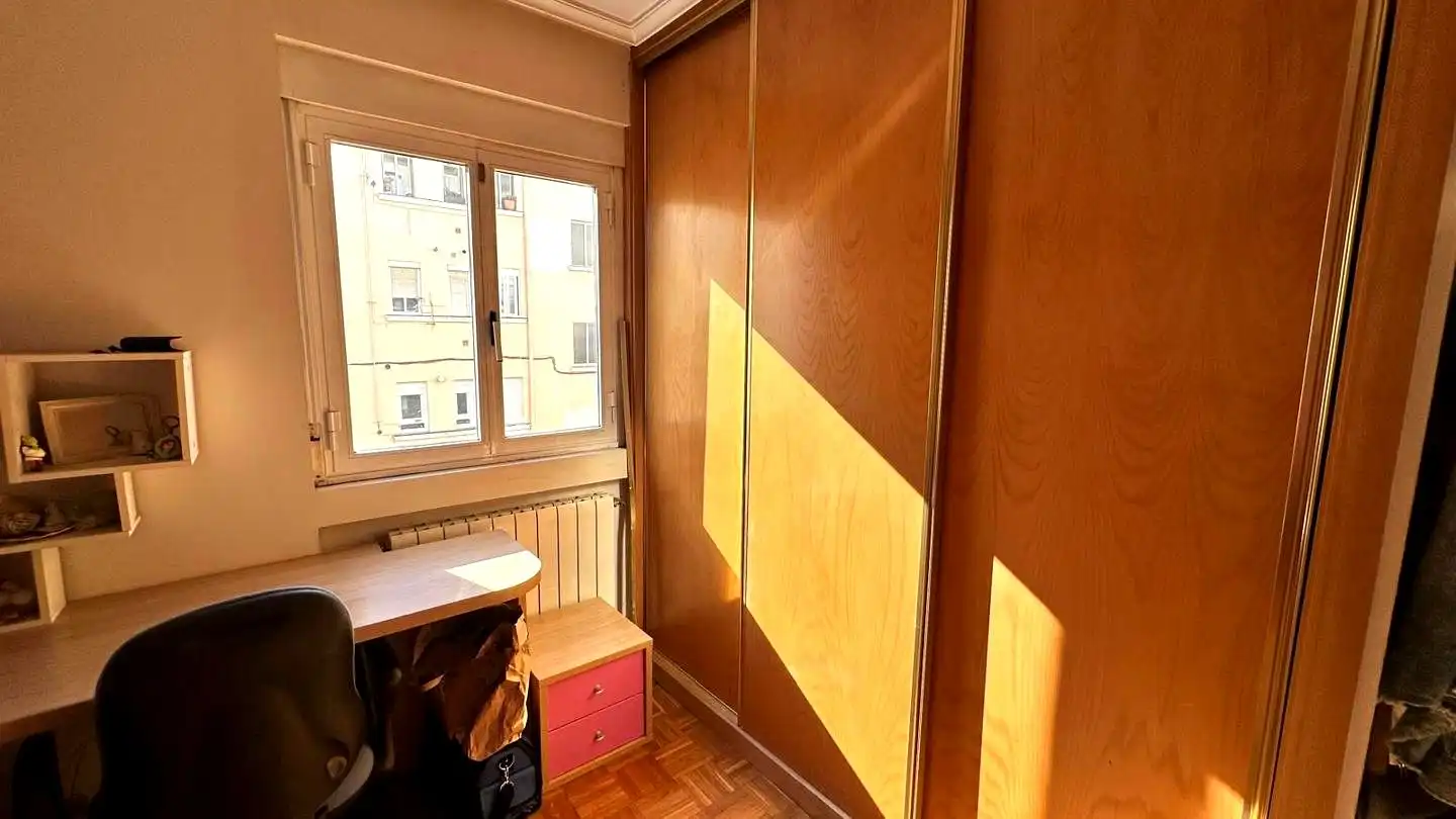 Dormitori de Apartament en venda en  Logroño amb Calefacció i Parquet