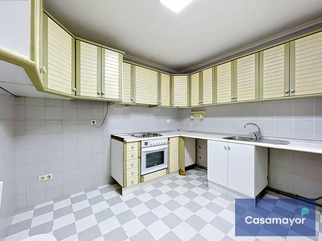 Küche von Wohnung zum Verkauf in Alicante / Alacant mit Klimaanlage, Abstellraum und Balkon