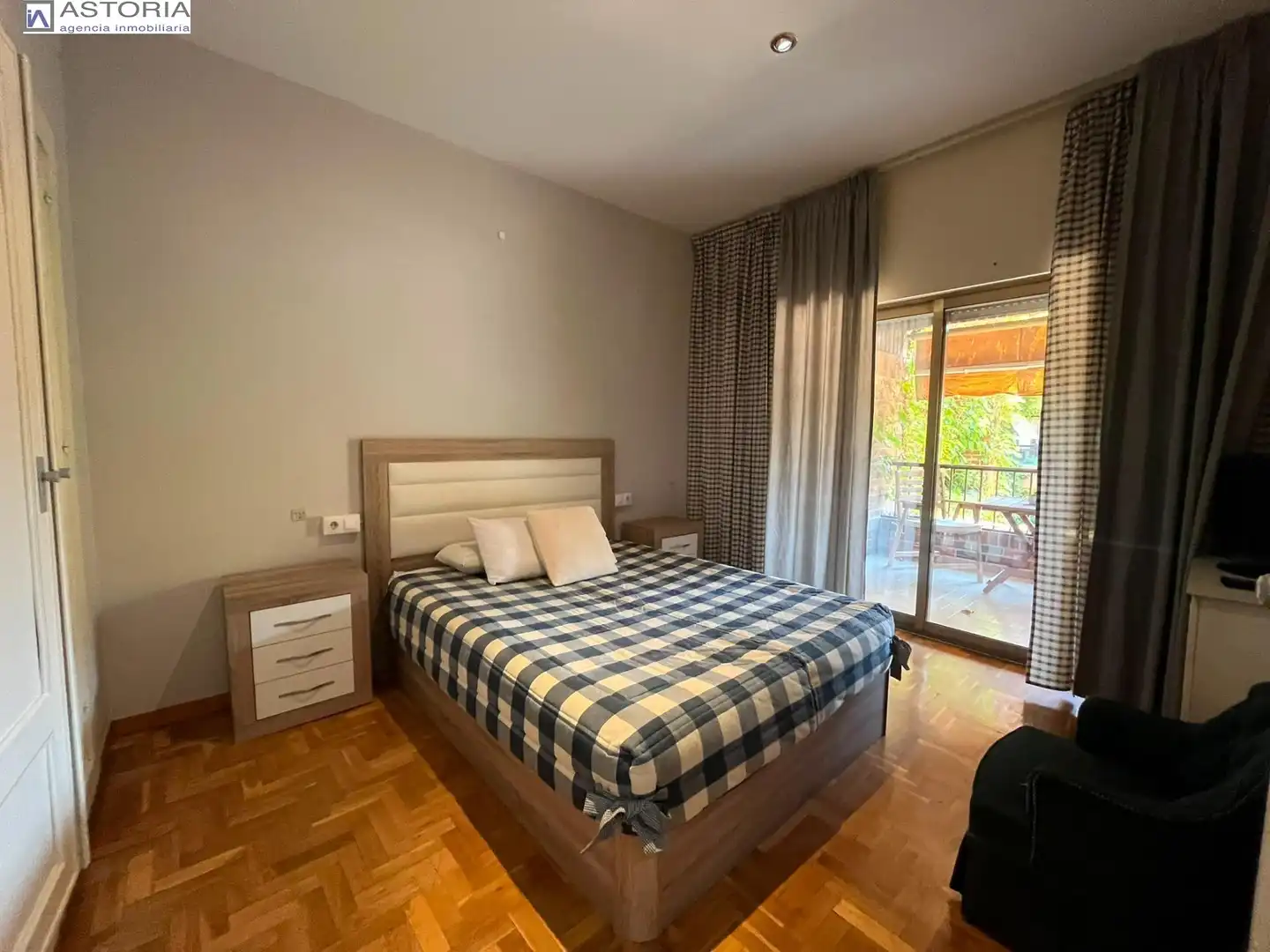 Habitación de Apartamento de alquiler en Granada con Aire acondicionado, Calefacción y Terraza