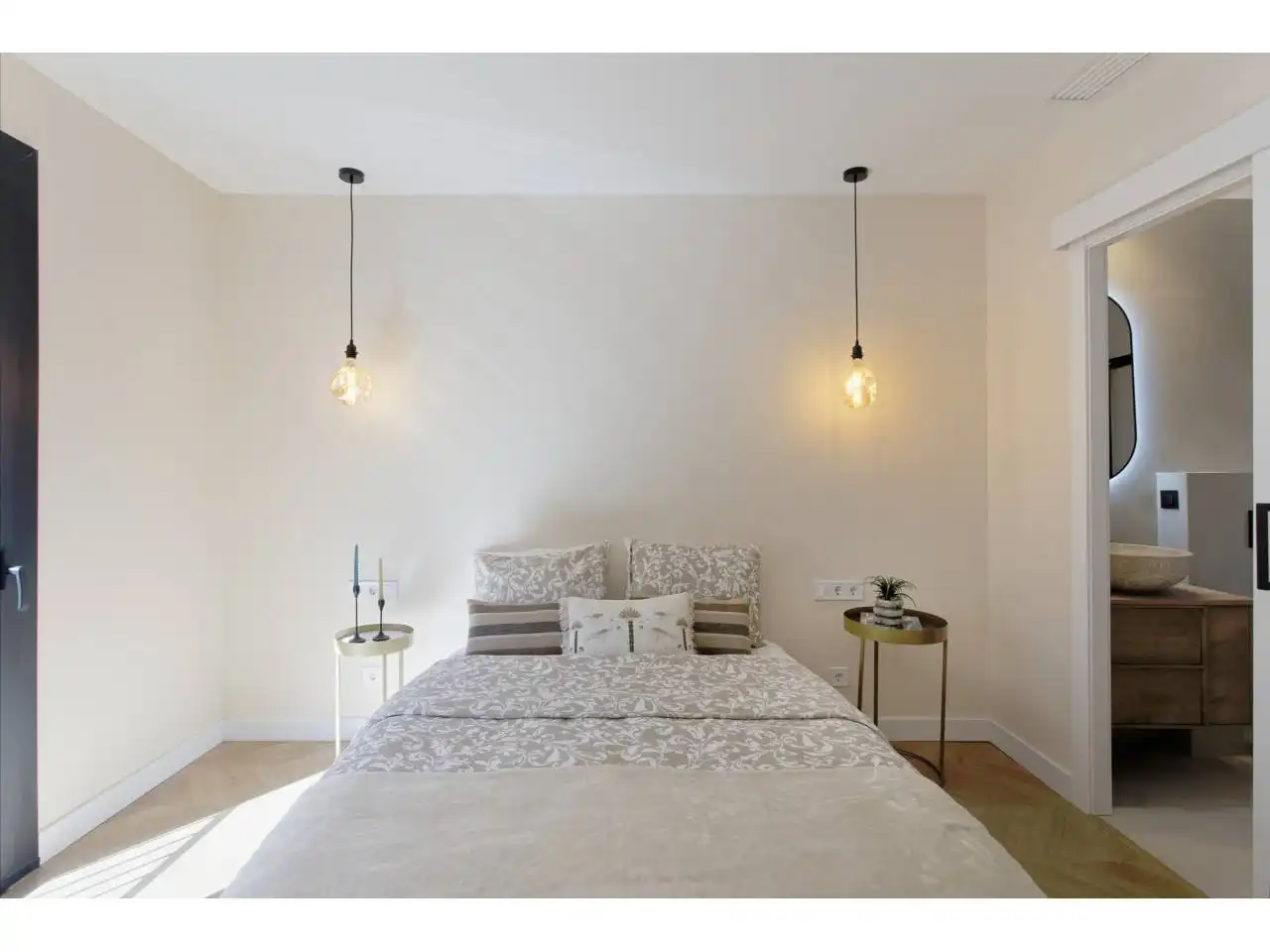 Dormitori de Apartament en venda en Barcelona amb Aire condicionat, Calefacció i Parquet