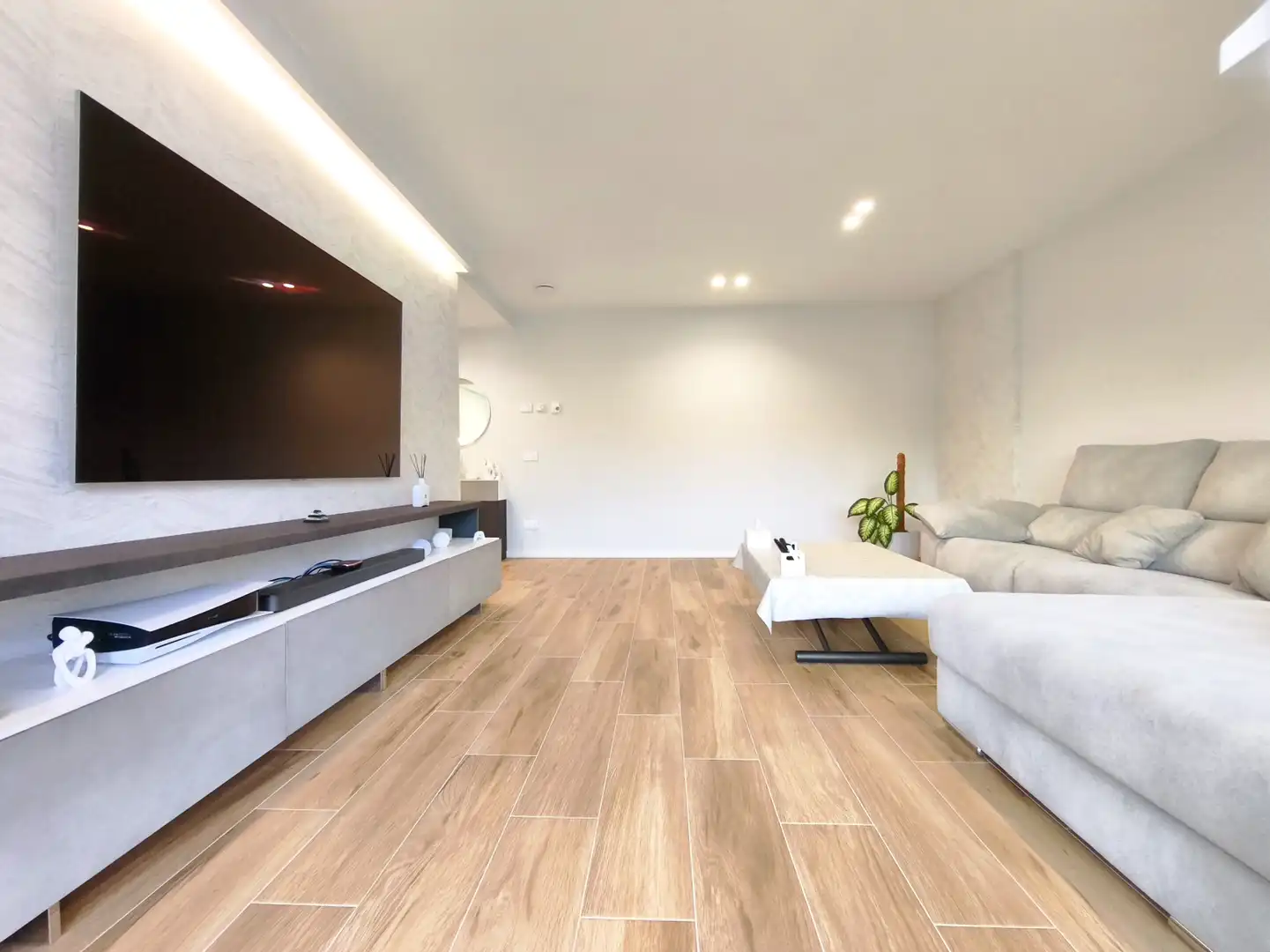 Wohnzimmer von Wohnung zum Verkauf in  Logroño mit Heizung, Privatgarten und Parkett
