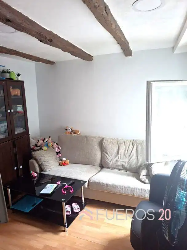Sala de estar de Apartamento en venta en Barakaldo  con Calefacción, Trastero y Amueblado