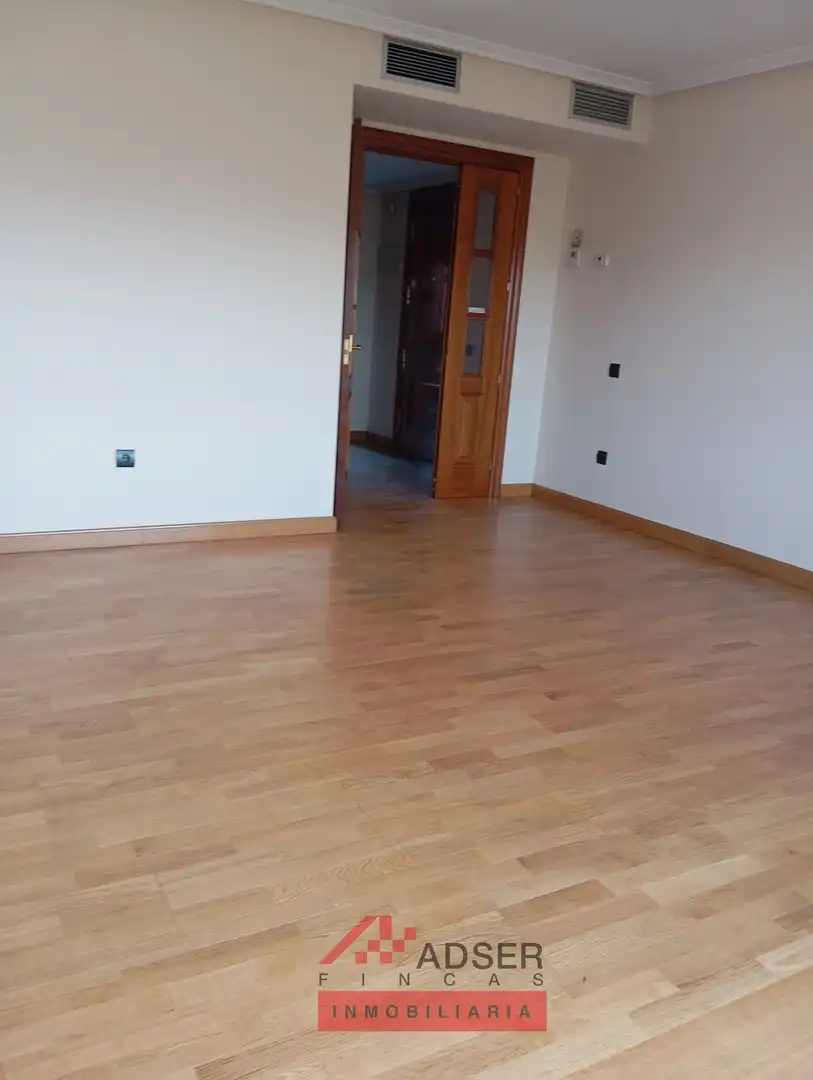Piso en venta en  Logroño con Calefacción, Jardín privado y Parquet