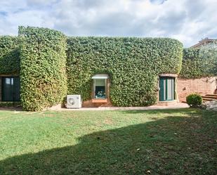 Vista exterior de Casa o xalet en venda en Vilanova i la Geltrú amb Aire condicionat i Terrassa