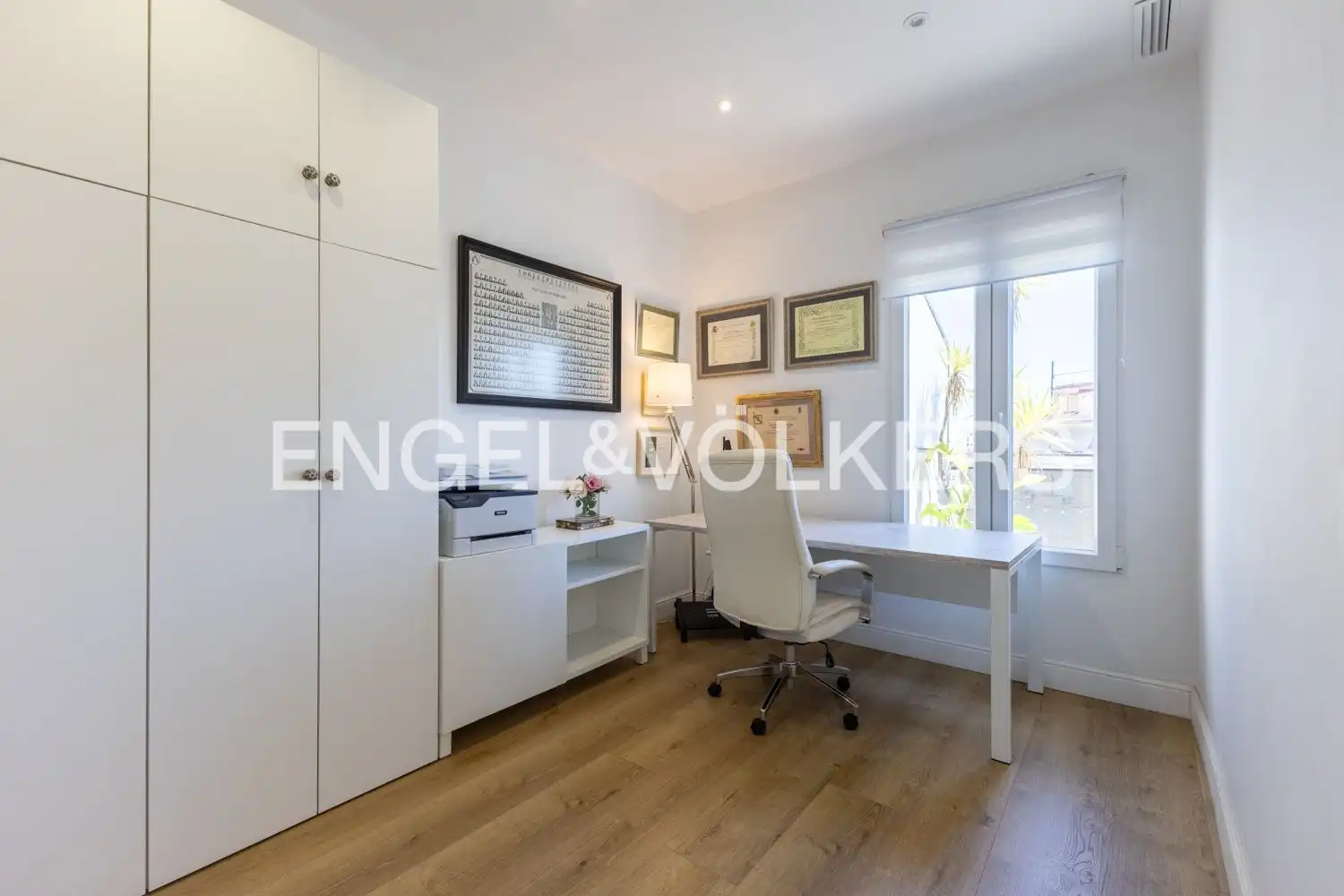 Flat for sale in Valencia  with Air Conditioner, Heating and Balcony