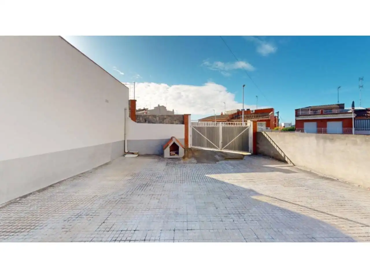 Vista exterior de Casa o xalet en venda en Viladecans amb Calefacció, Jardí privat i Terrassa