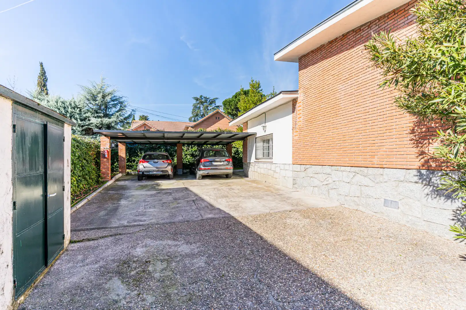 Exterior view of Houses for sale in Las Rozas de Madrid  with Air Conditioner, Heating and Private garden