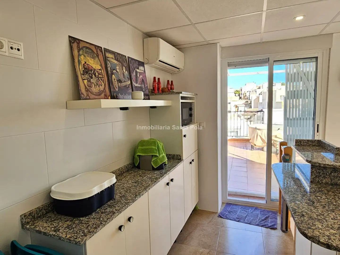 Küche von Dachboden zum Verkauf in Santa Pola mit Klimaanlage, Heizung und Terrasse