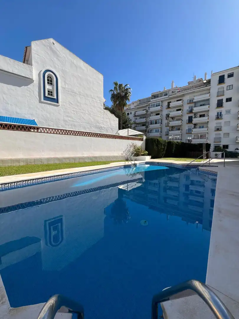 Piscina de Casa adosada en venda en Fuengirola amb Aire condicionat, Jardí privat i Terrassa