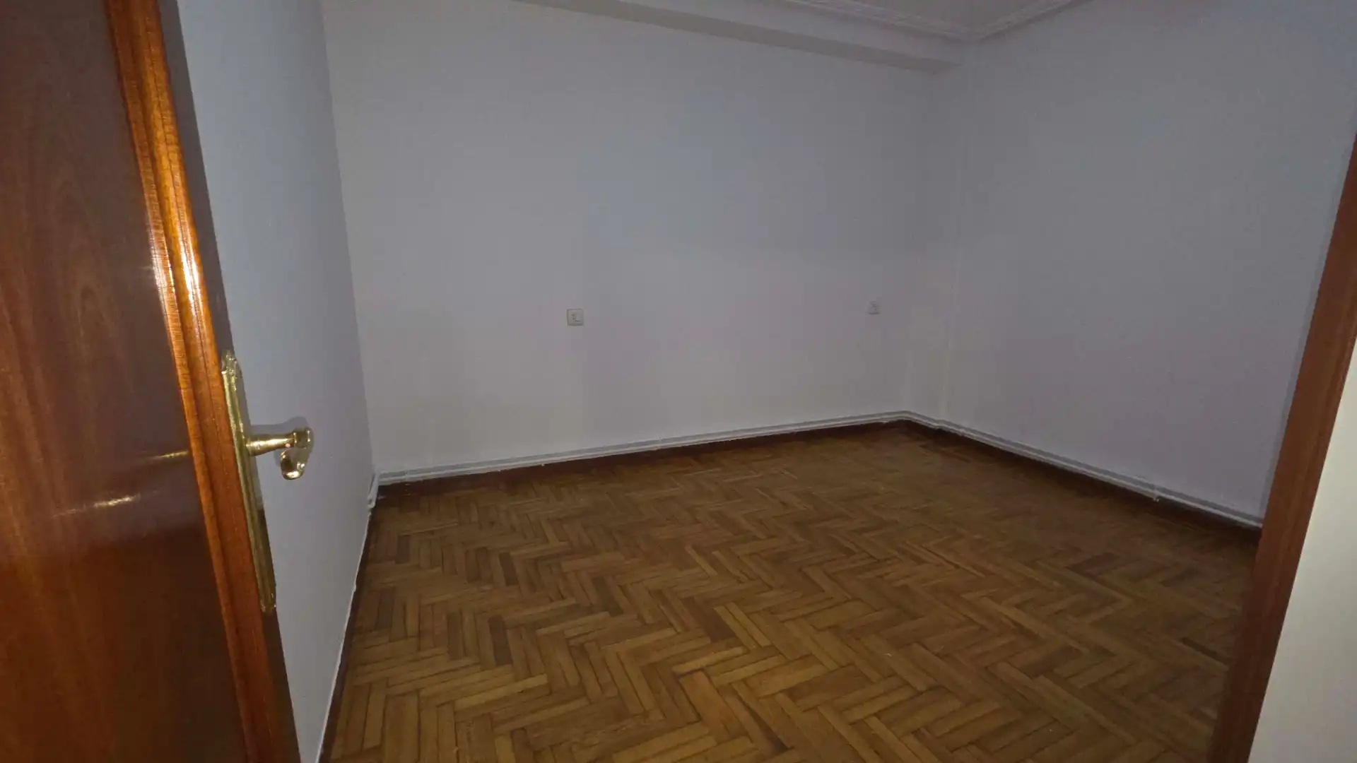Wohnung zum Verkauf in San Martín del Rey Aurelio mit Heizung, Parkett und Terrasse
