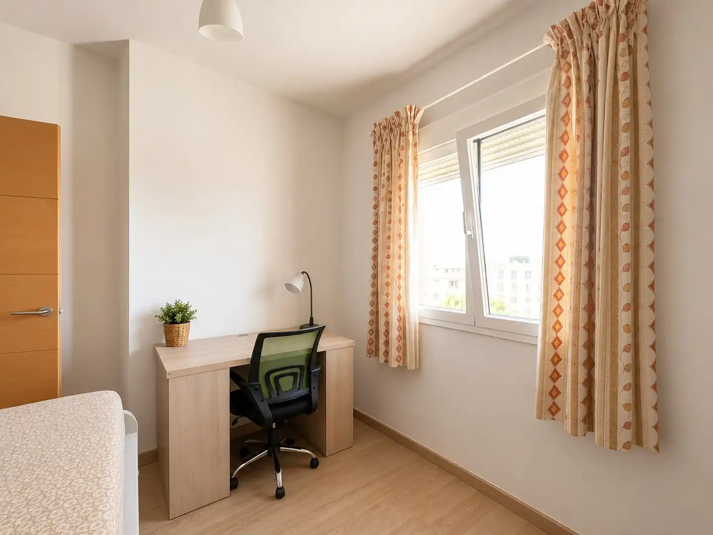 Bedroom of Flat for sale in Vélez-Málaga  with Parquet flooring, Terrace and Storage room