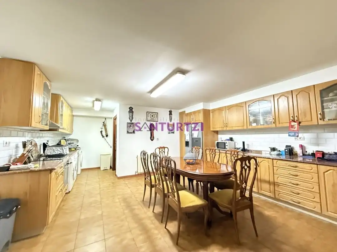 Kitchen of Detached homes for sale in Castro-Urdiales  with Heating, Terrace and Furnished