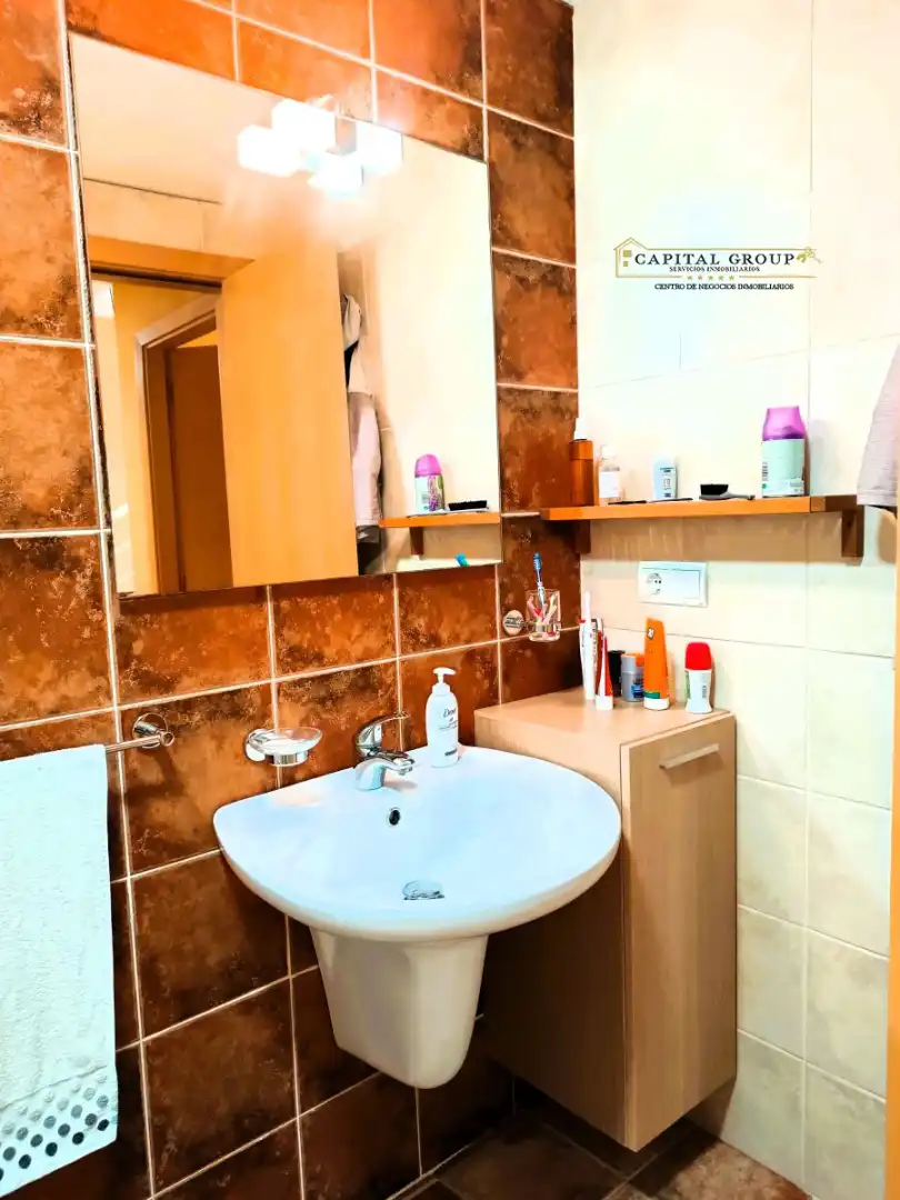 Baño de Apartamento de alquiler en Punta Umbría con Amueblado, Lavadora y Microondas