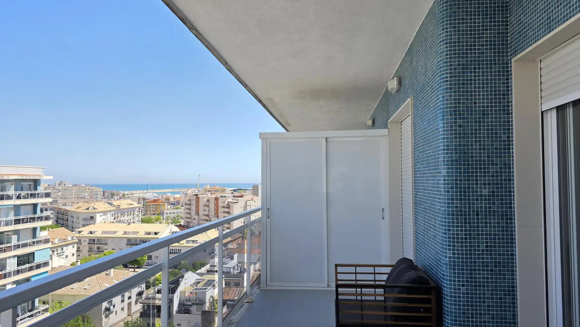 Terraza de Piso en venta en Gandia con Balcón y Piscina comunitaria