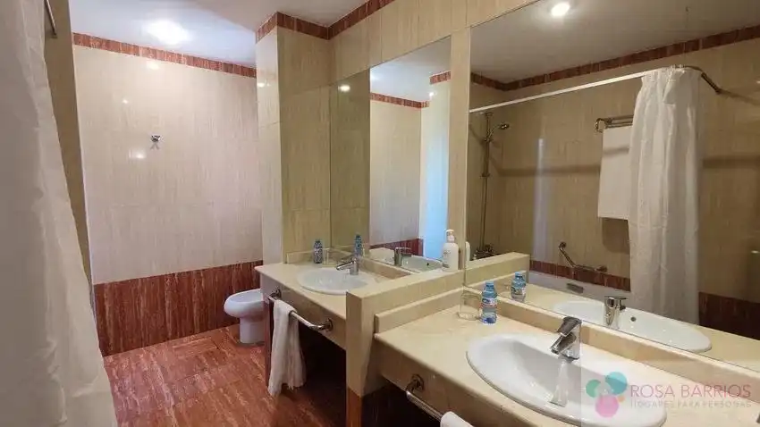 Baño de Apartamento en venta en Benahavís con Aire acondicionado, Terraza y Amueblado