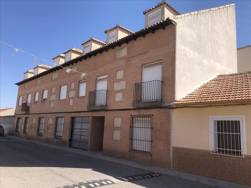 Außenansicht von Wohnungen zum verkauf in Villarta de San Juan mit Privatgarten, Terrasse und Schwimmbad