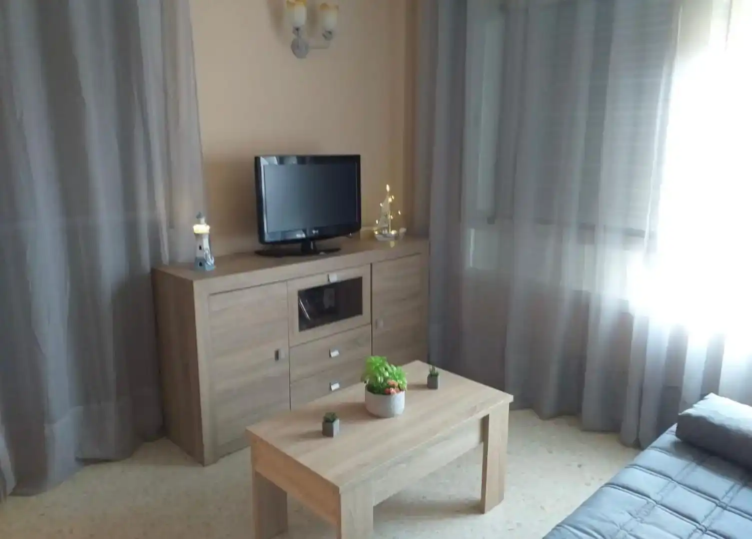 Sala d'estar de Apartament de lloguer en Algeciras amb Moblat, Forn i Rentadora