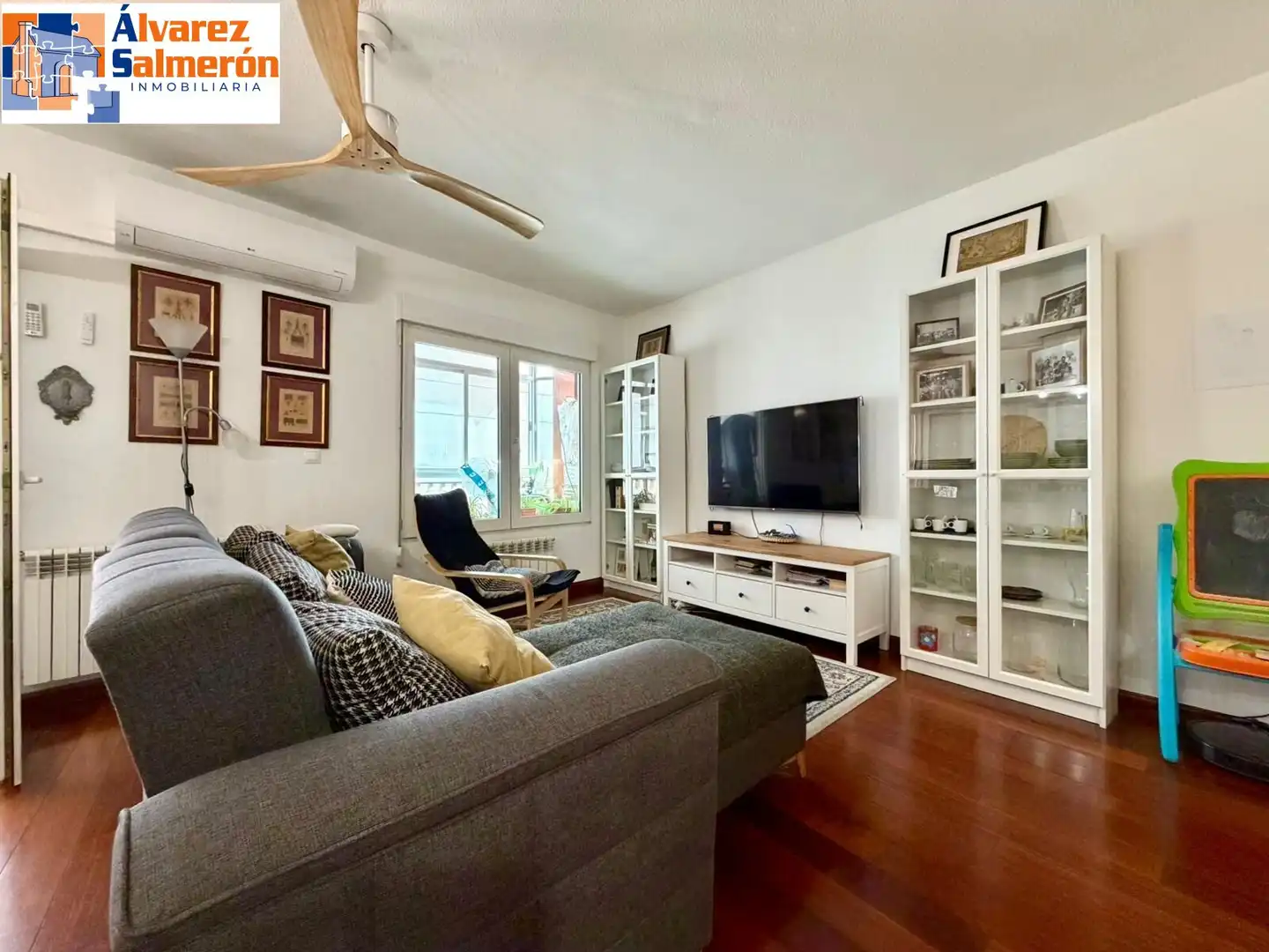 Sala de estar de Piso en venta en Granada con Aire acondicionado, Parquet y Balcón