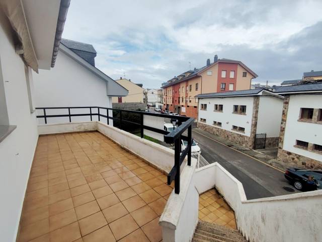 Casa adosada en Venta en Calle SAN MARTIN en Tapia de Casariego