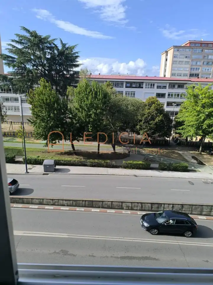 Vista exterior de Pis de lloguer en Vigo  amb Calefacció, Parquet i Traster