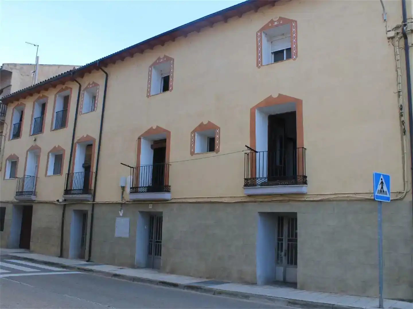 Vista exterior de Casa adosada en venda en Alhama de Aragón amb Traster i Balcó