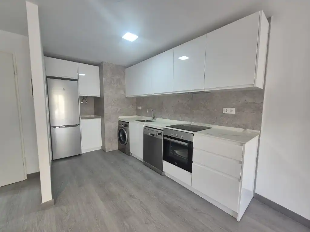 Kitchen of Flat for sale in Zaragoza  with Air Conditioner, Oven and Washing machine