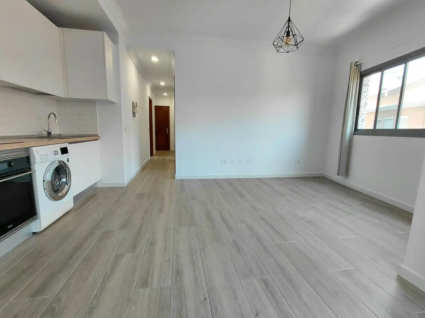 Living room of Flat for rent in Las Palmas de Gran Canaria  with Parquet flooring, Oven and Washing machine
