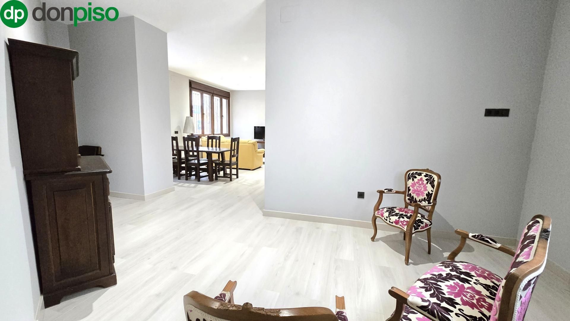Living room of Planta baja for rent in  Granada Capital  with Air Conditioner and Storage room