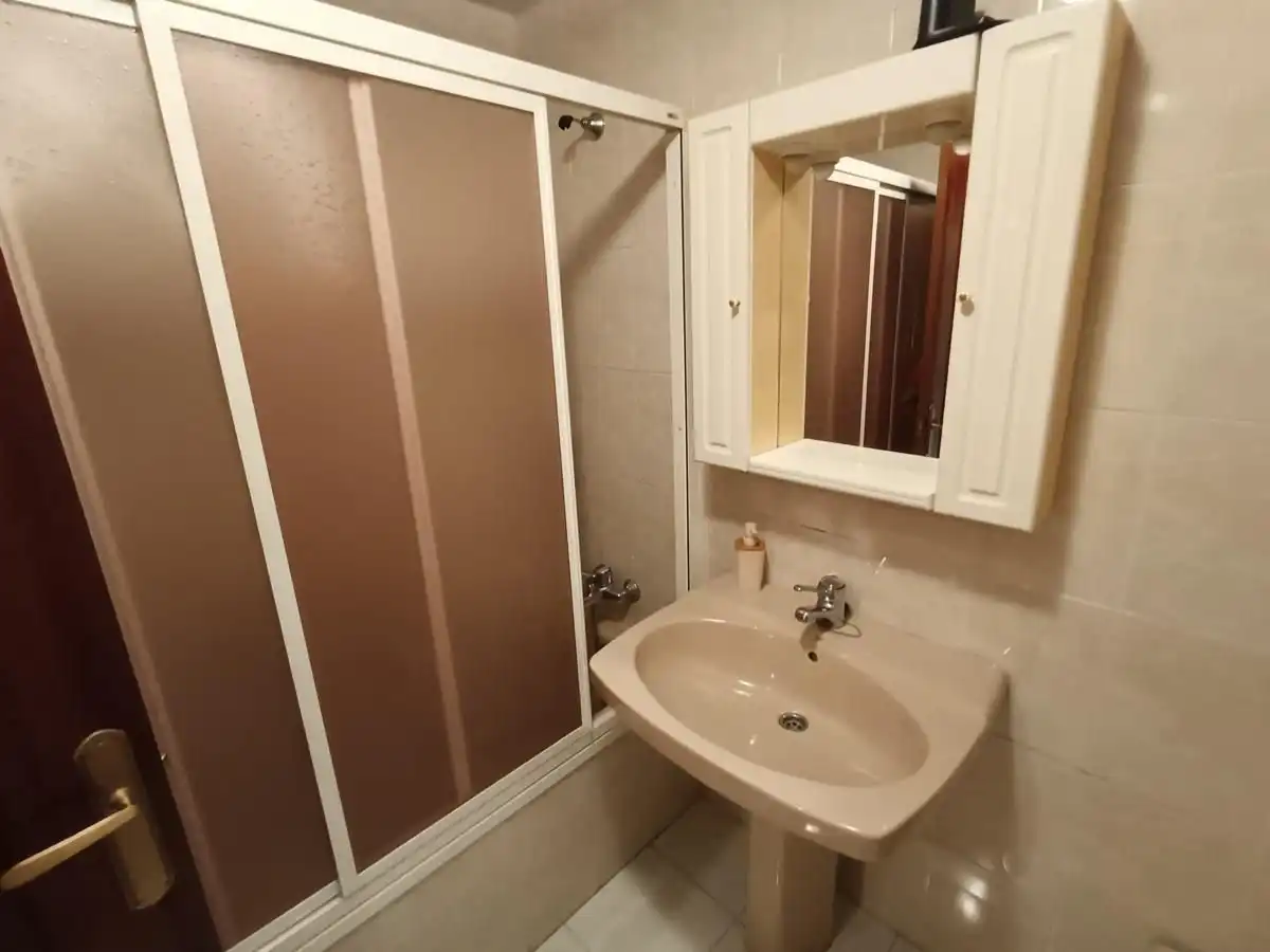 Badezimmer von Wohnung zum Verkauf in Llanes mit Heizung, Terrasse und Abstellraum