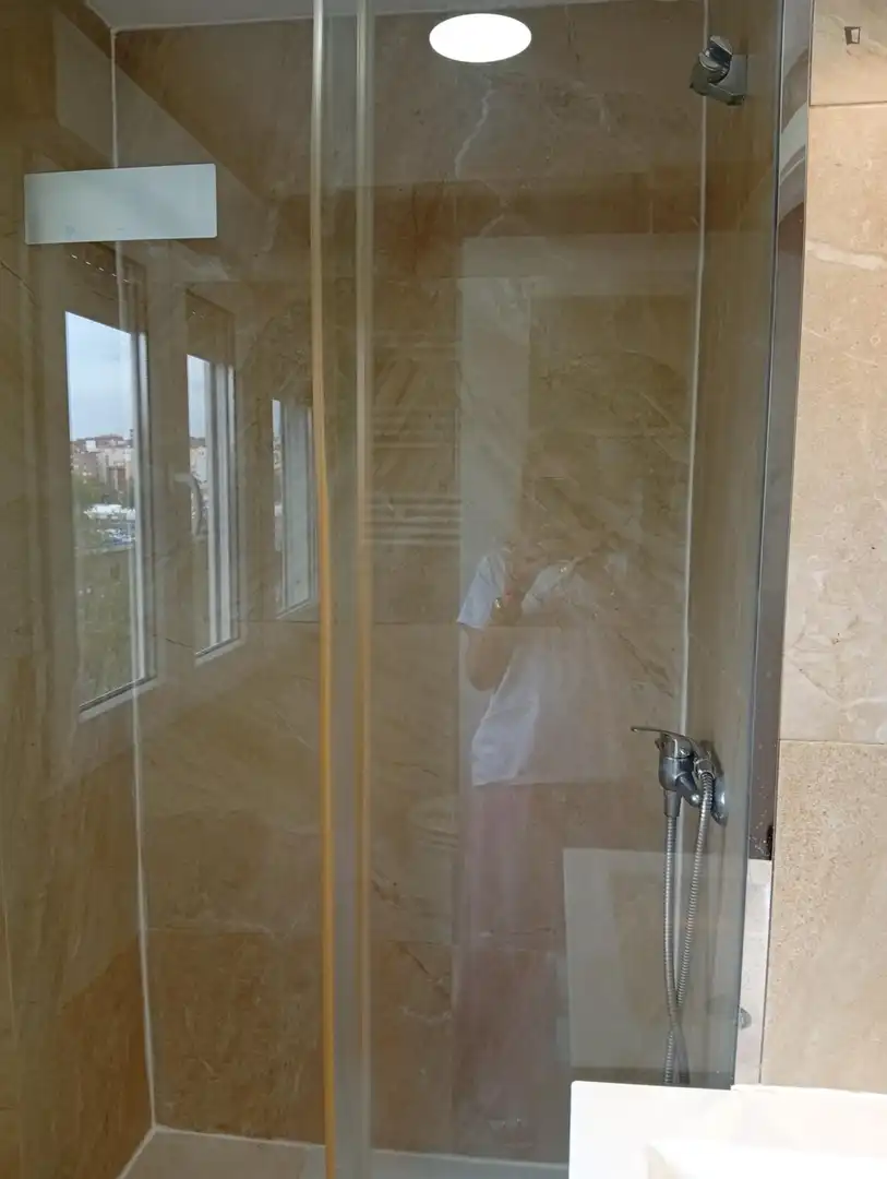 Baño de Casa o chalet para compartir en Madrid con Aire acondicionado, Calefacción y Amueblado