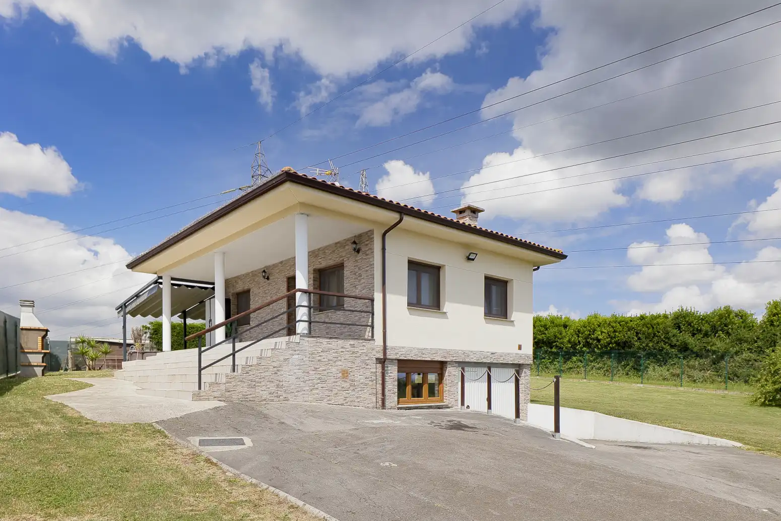 Vista exterior de Casa o xalet en venda en Gijón  amb Calefacció i Traster