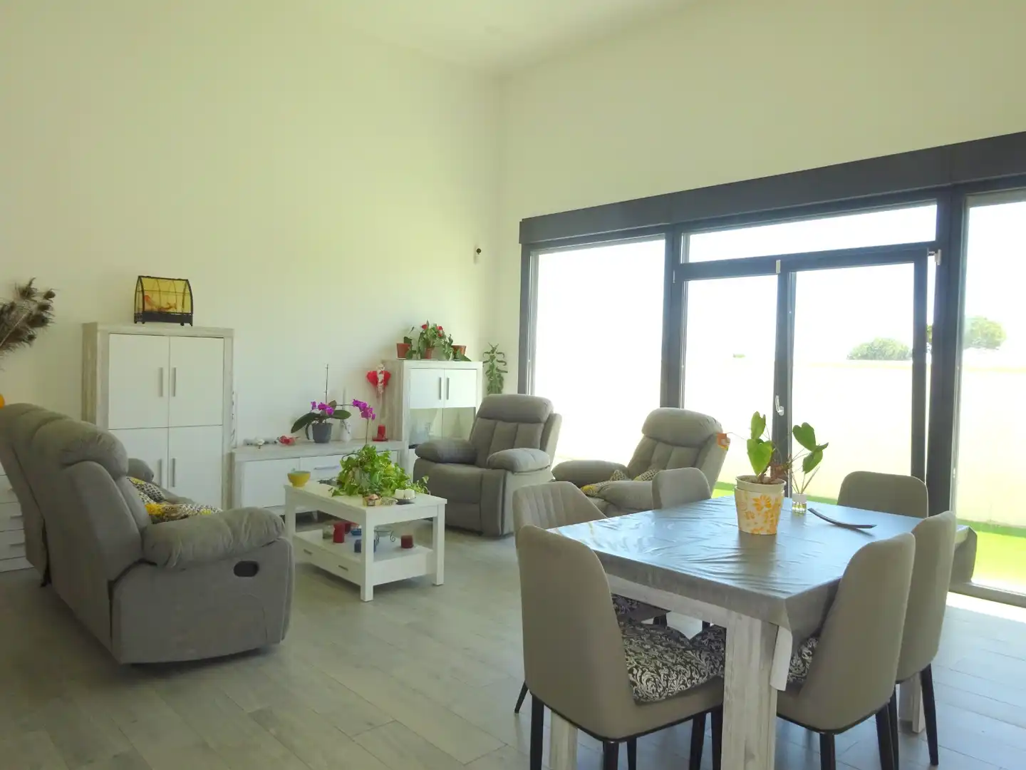 Sala d'estar de Casa o xalet en venda en Alhaurín de la Torre amb Aire condicionat, Calefacció i Jardí privat