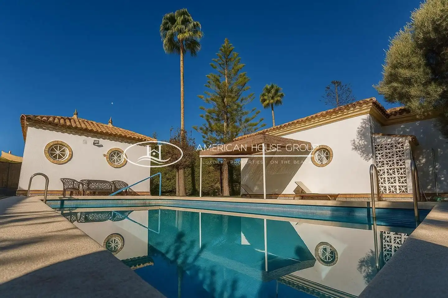 Swimming pool of Houses for sale in Chiclana de la Frontera