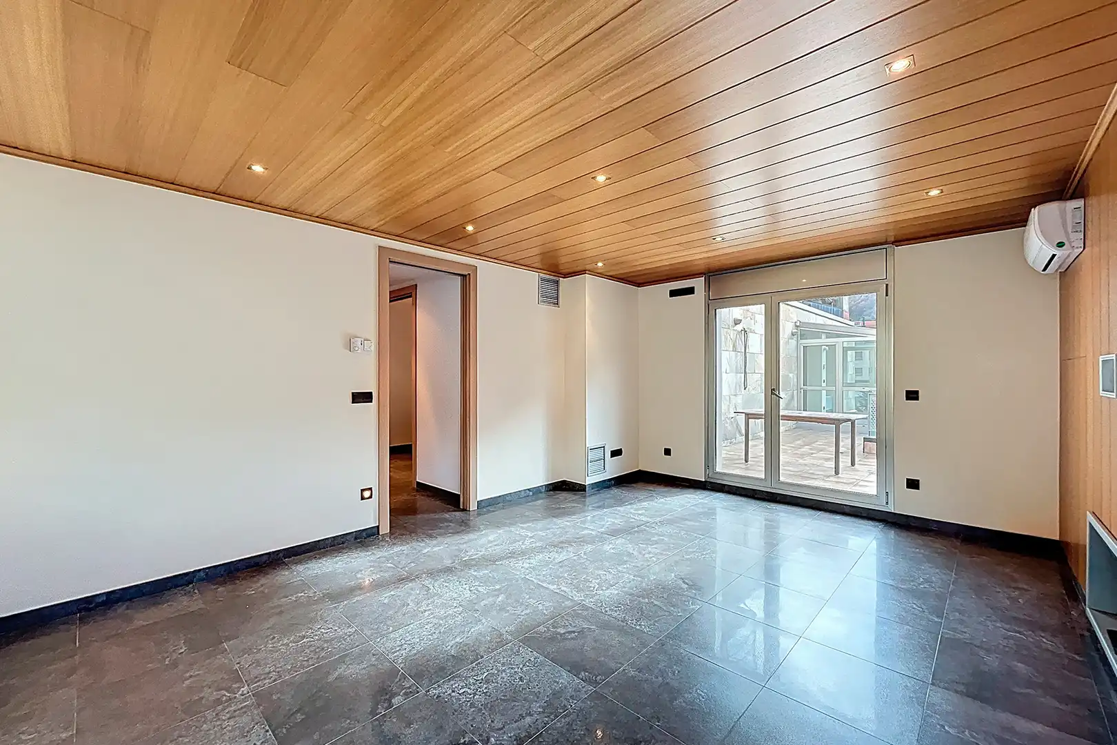 Attic for sale in Escaldes – Engordany  with Air Conditioner, Heating and Terrace