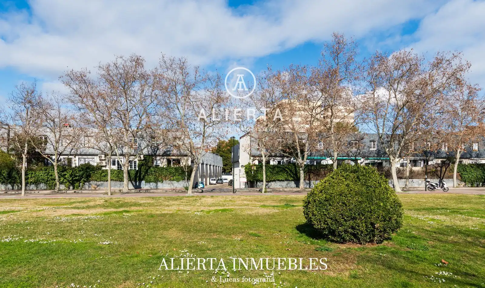 Vista exterior de Casa o chalet en venta en Zaragoza con Calefacción y Trastero
