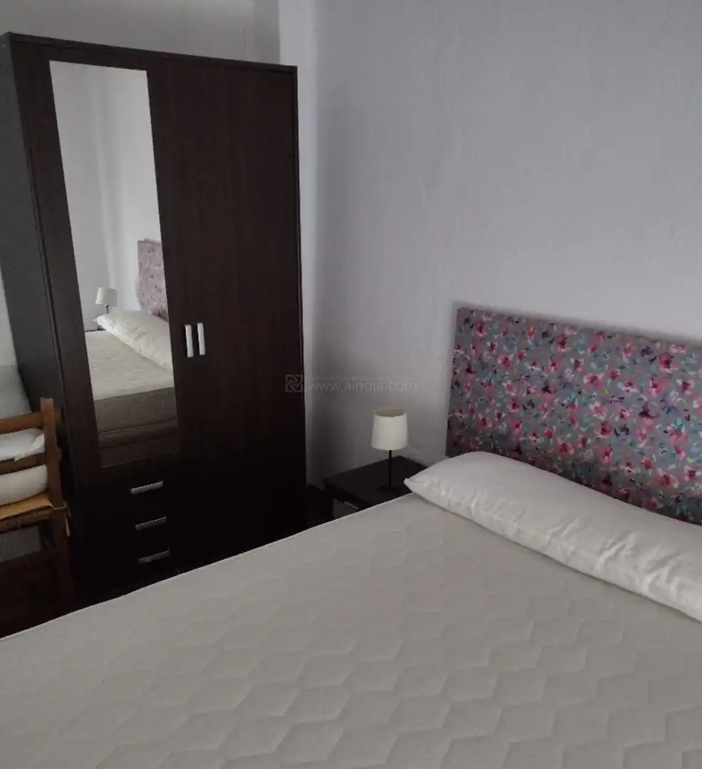 Habitación de Piso en venta en  Logroño con Calefacción, Parquet y Balcón