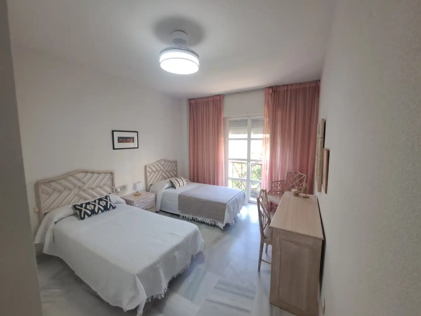 Schlafzimmer von Wohnung zur Miete in Marbella mit Klimaanlage, Heizung und Terrasse