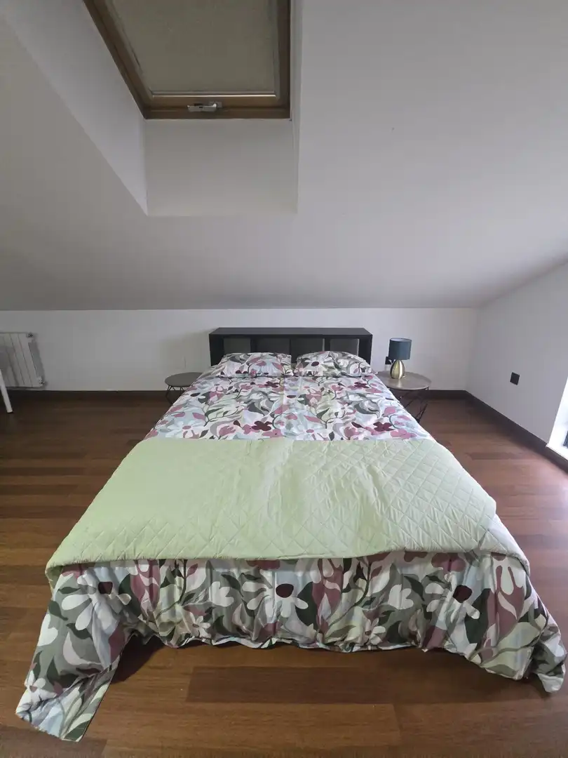Schlafzimmer von Wohnung zur Miete in Piélagos mit Heizung, Parkett und Möbliert