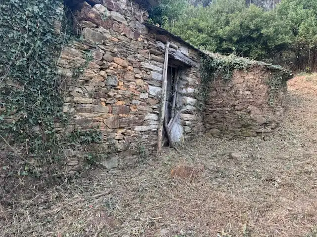 Außenansicht von Country house zum Verkauf in Castropol