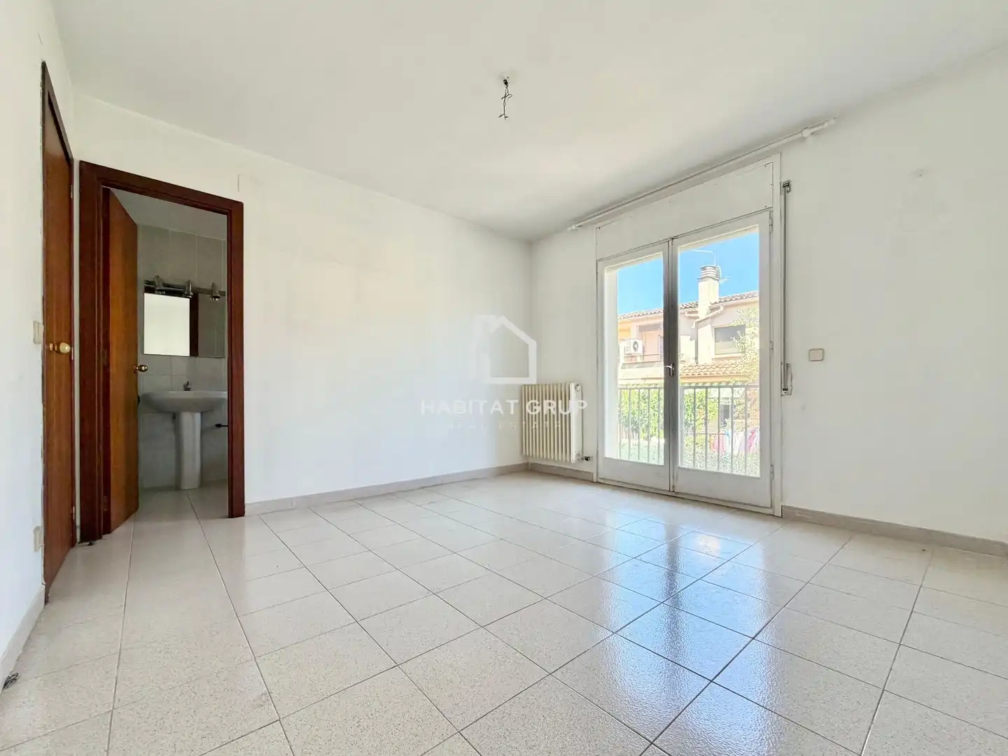 Vista exterior de Casa adosada en venta en Girona con Calefacción, Jardín privado y Terraza