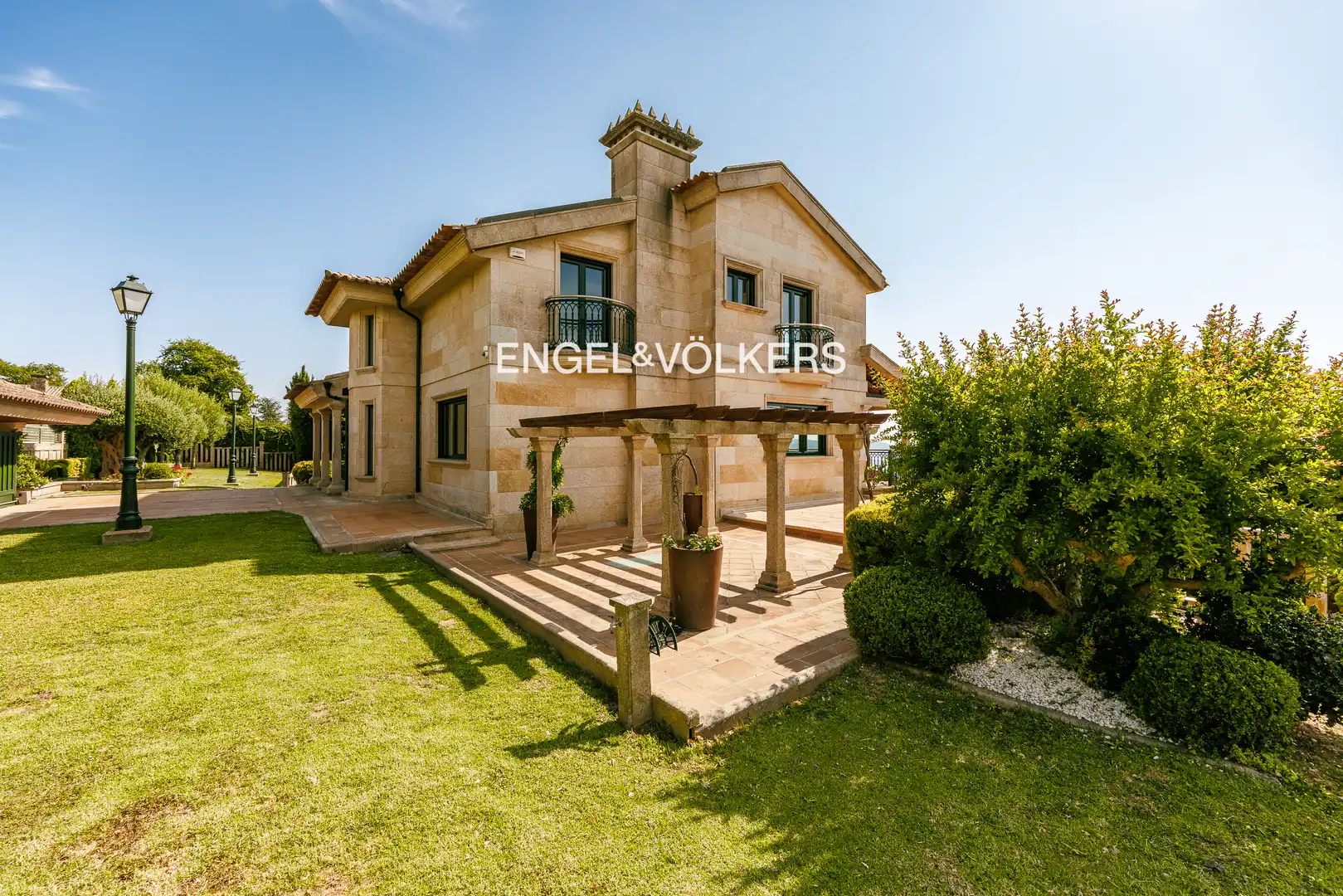 Vista exterior de Casa o chalet en venta en Nigrán con Calefacción, Jardín privado y Piscina