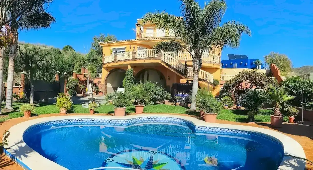 Vista exterior de Casa o xalet en venda en Rincón de la Victoria amb Aire condicionat, Calefacció i Terrassa