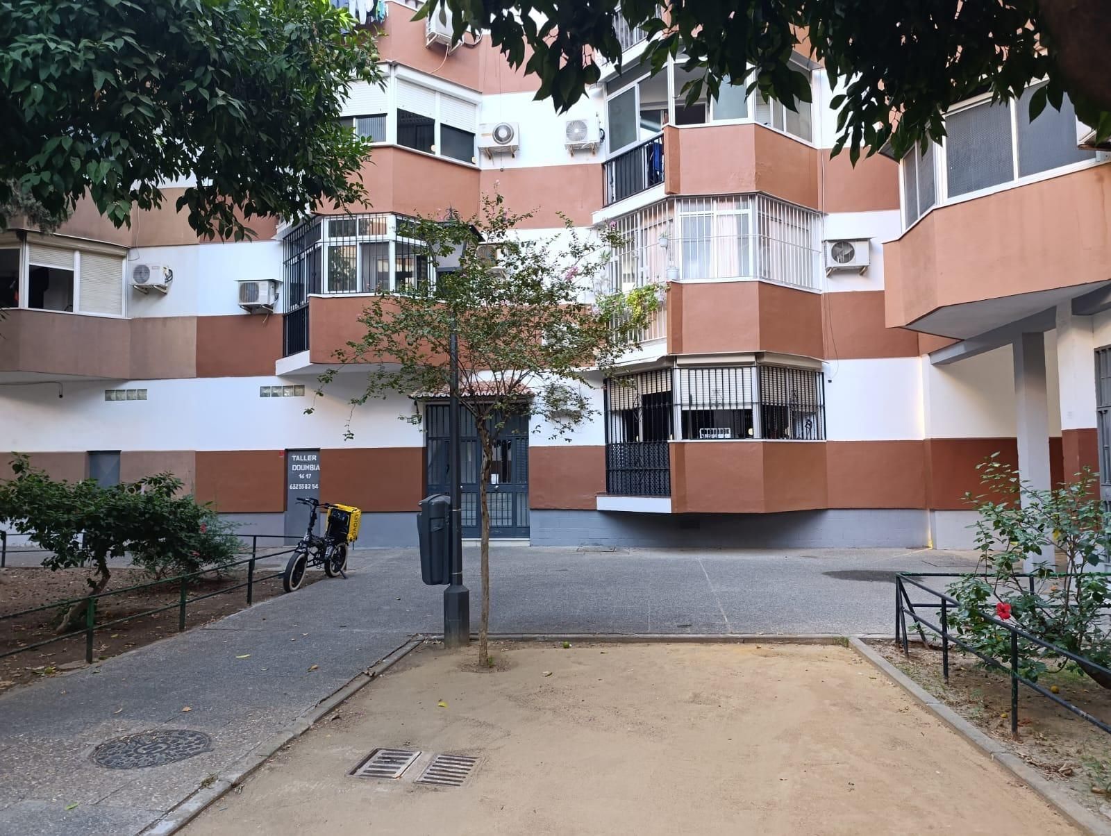 Vista exterior de Pis en venda en  Sevilla Capital amb Aire condicionat i Calefacció