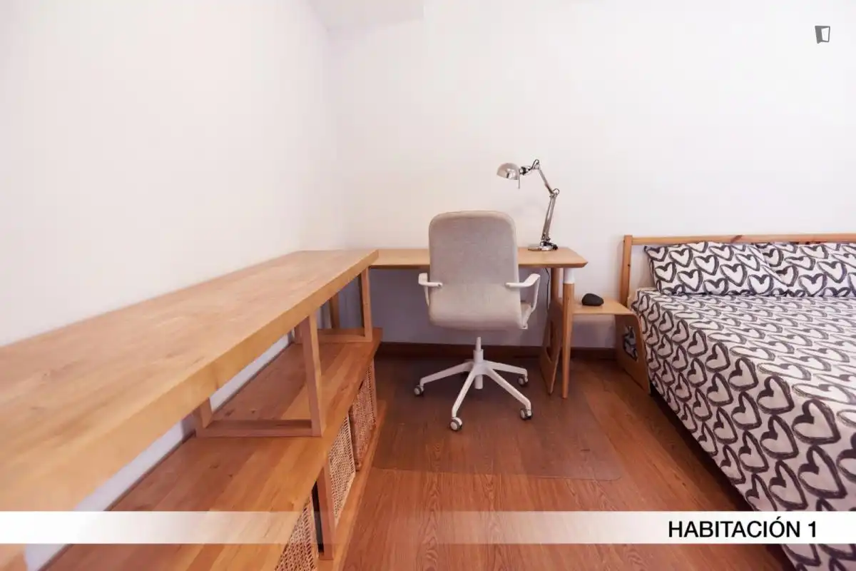Habitación de Apartamento para compartir en Sevilla con Aire acondicionado, Calefacción y Amueblado