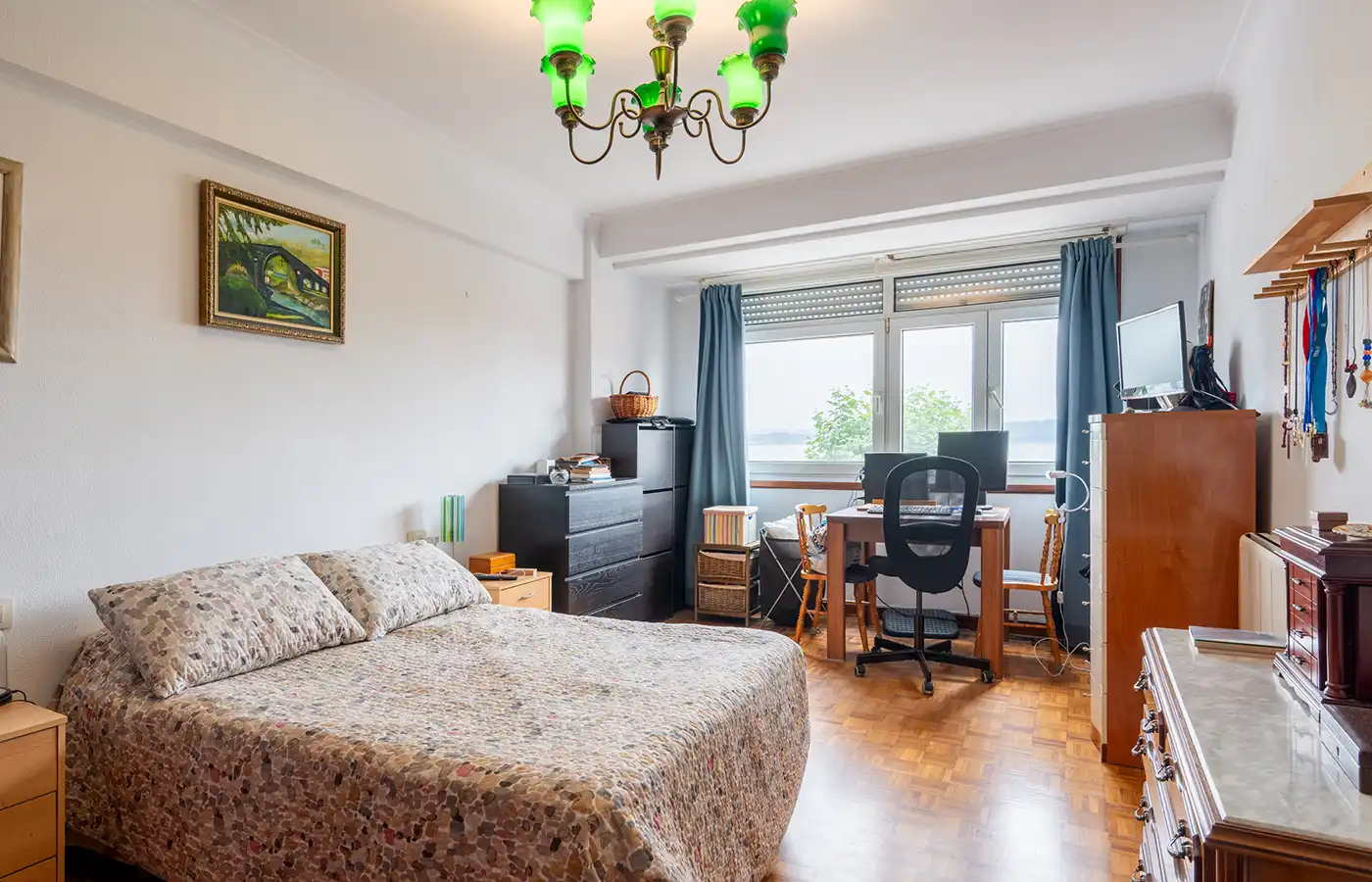Schlafzimmer von Wohnung zum Verkauf in A Coruña Capital  mit Parkett, Möbliert und Ofen
