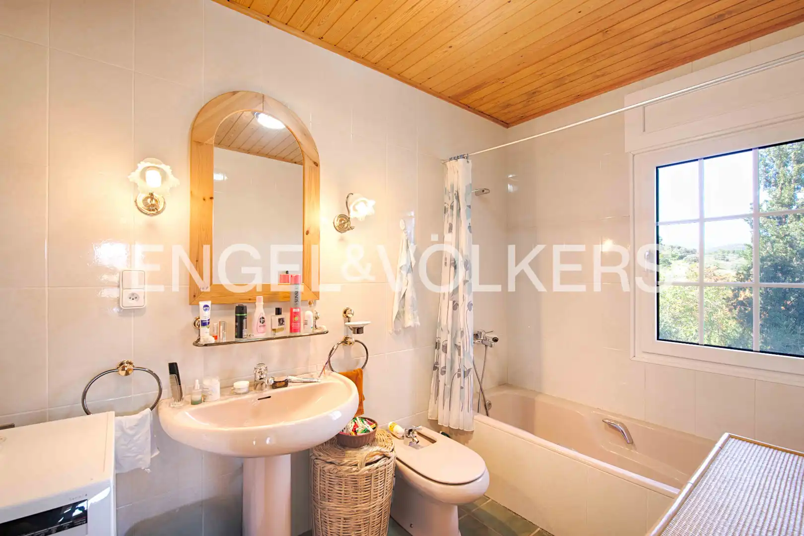 Badezimmer von Country house zum Verkauf in Rabós mit Heizung, Privatgarten und Terrasse